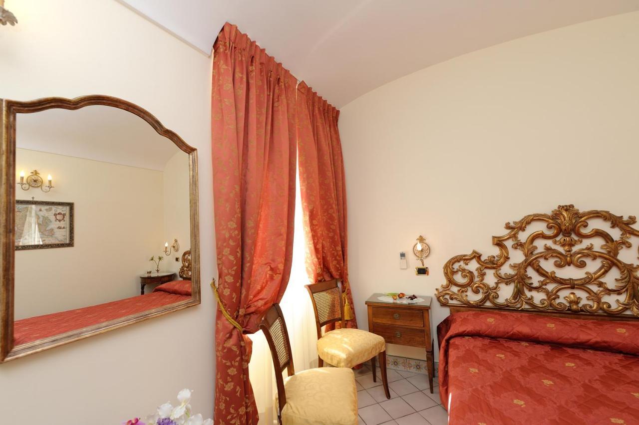 Amalfi Old Square Room & Apartments Екстериор снимка