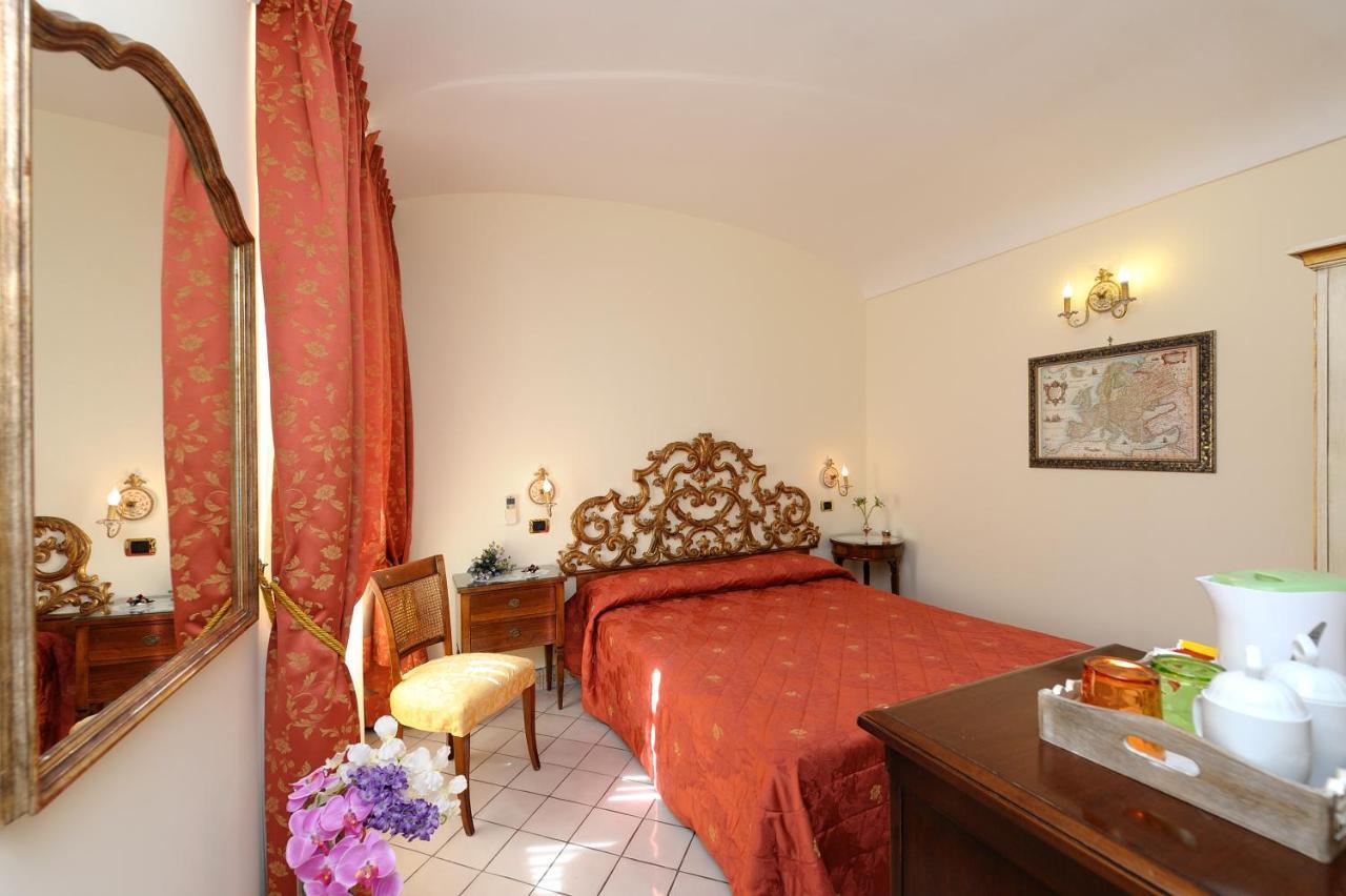 Amalfi Old Square Room & Apartments Екстериор снимка