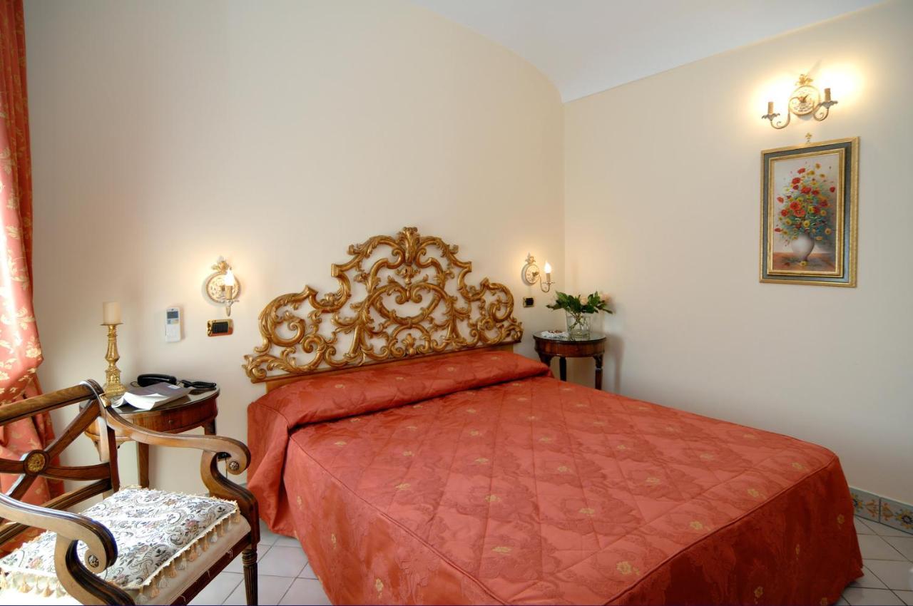 Amalfi Old Square Room & Apartments Екстериор снимка