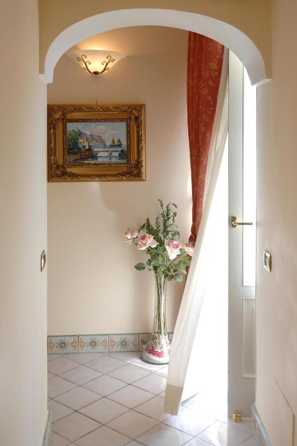 Amalfi Old Square Room & Apartments Екстериор снимка