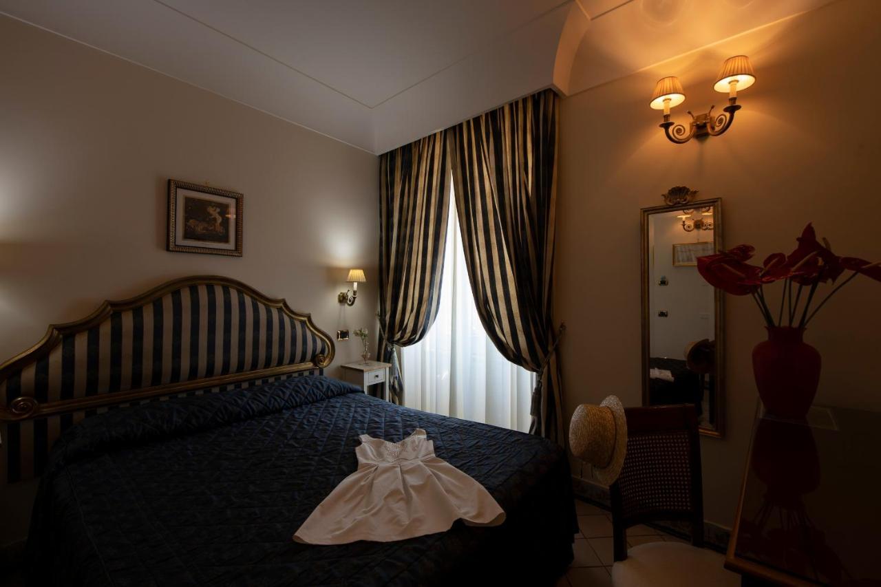Amalfi Old Square Room & Apartments Екстериор снимка