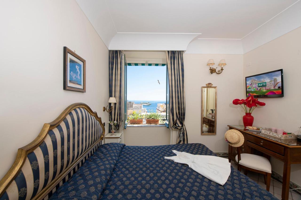 Amalfi Old Square Room & Apartments Екстериор снимка
