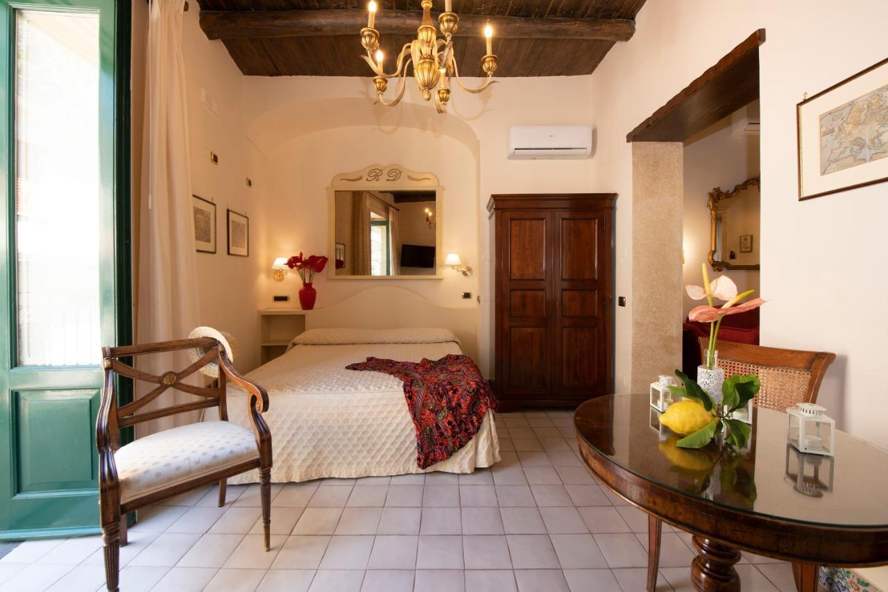 Amalfi Old Square Room & Apartments Екстериор снимка
