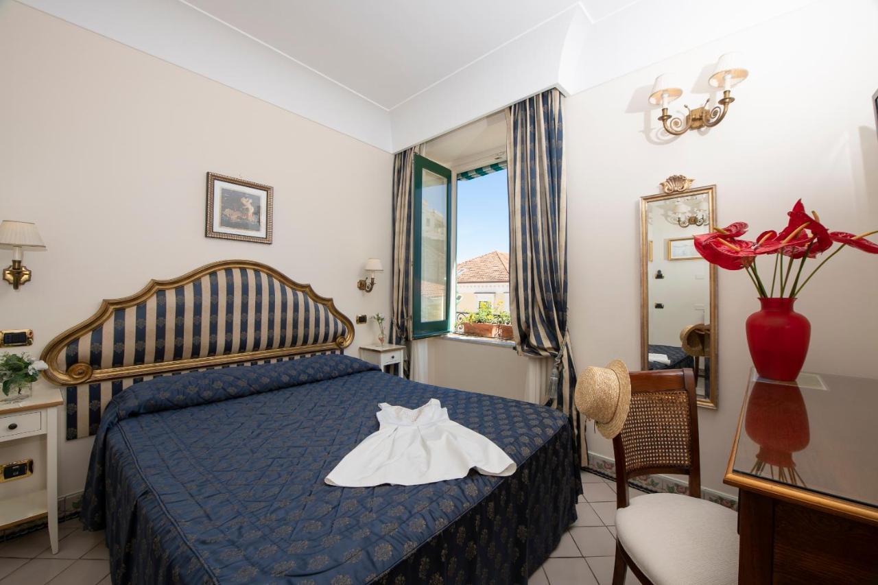 Amalfi Old Square Room & Apartments Екстериор снимка