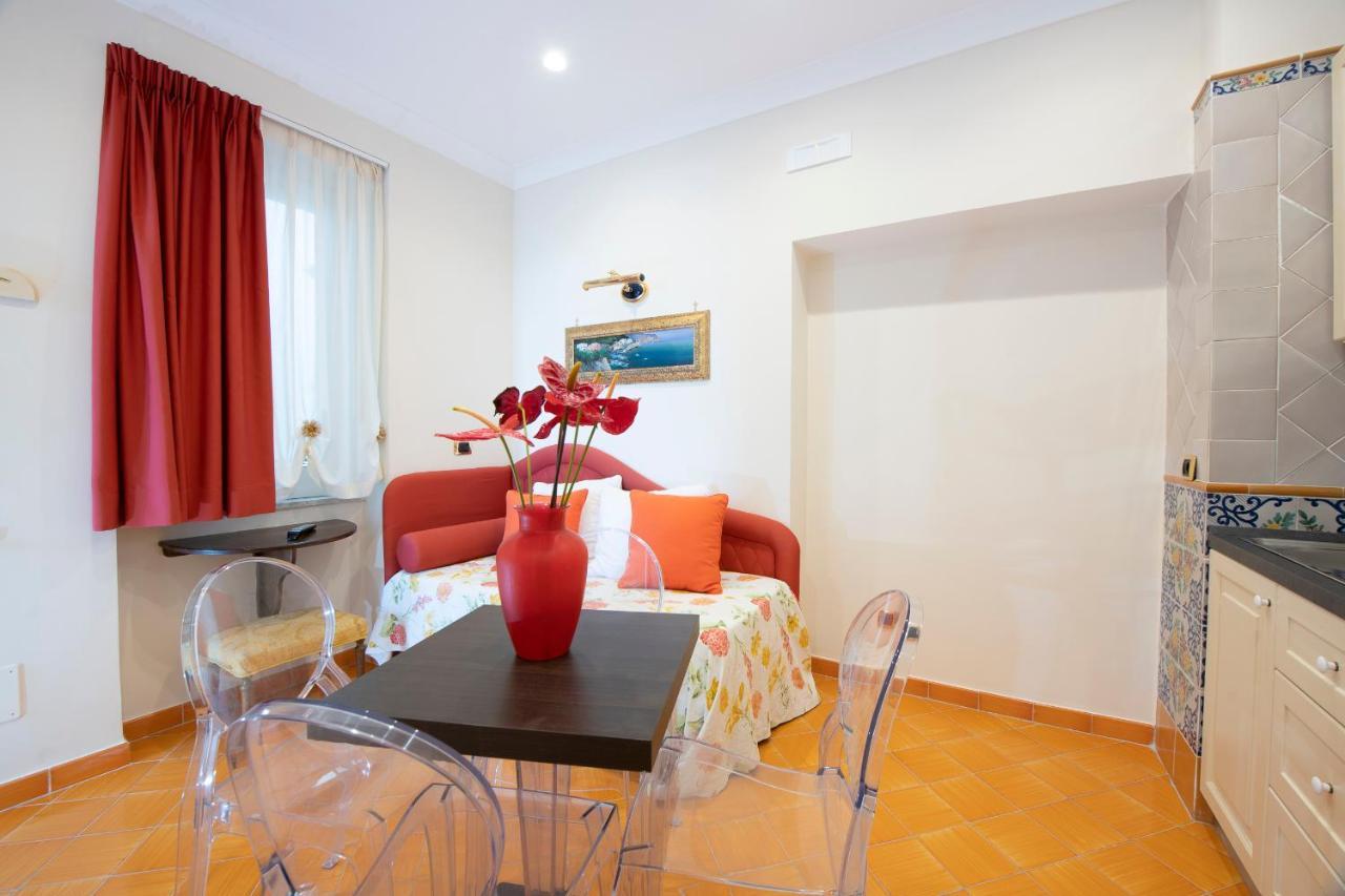 Amalfi Old Square Room & Apartments Екстериор снимка