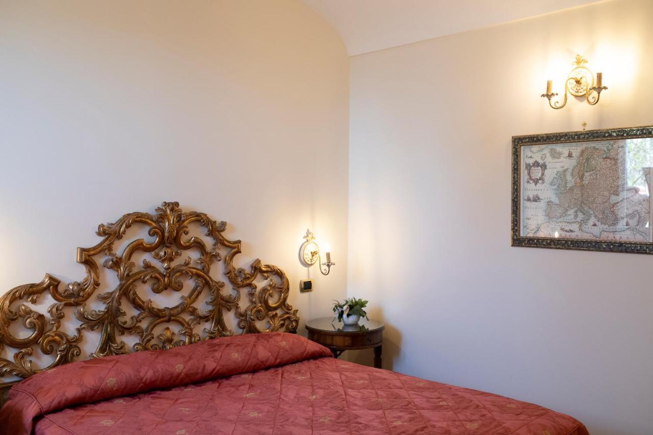 Amalfi Old Square Room & Apartments Екстериор снимка