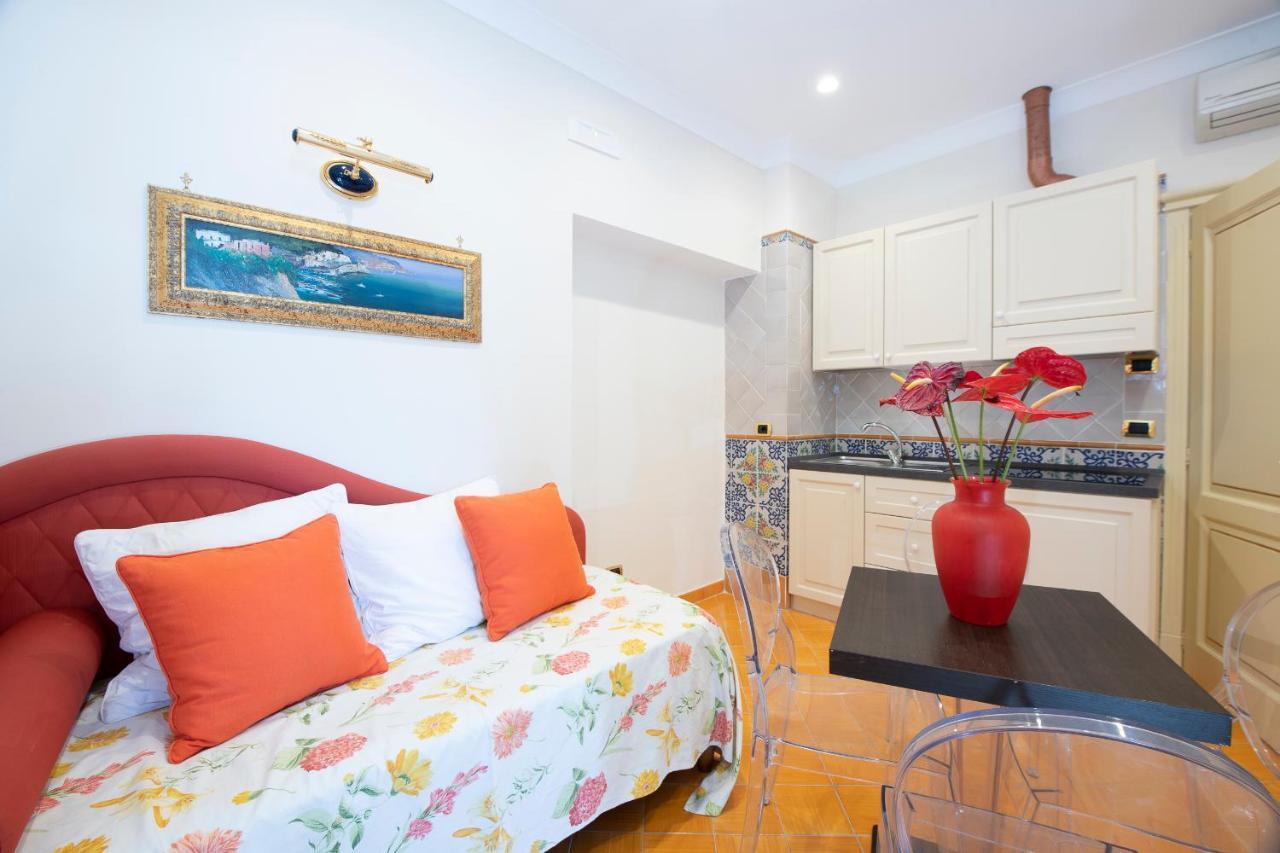 Amalfi Old Square Room & Apartments Екстериор снимка