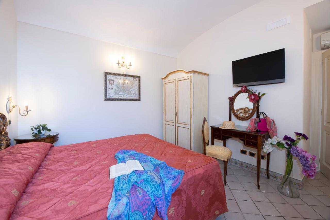Amalfi Old Square Room & Apartments Екстериор снимка